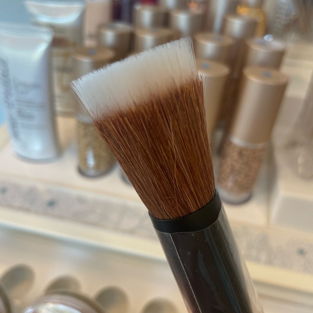 jane iredale Dual-Toned Makeup Brush